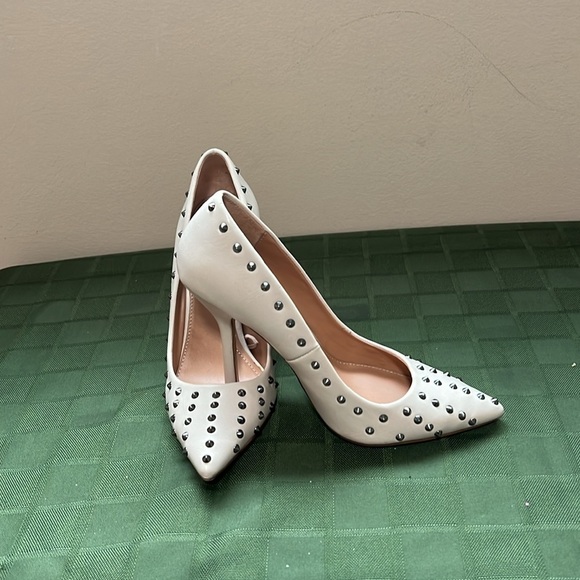 Zara Heels with studs - Picture 2 of 12